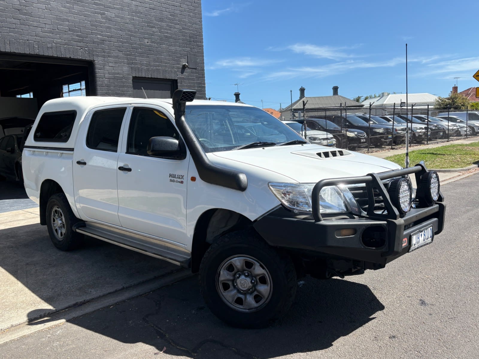 2013 TOYOTA HILUX SR (4×4)