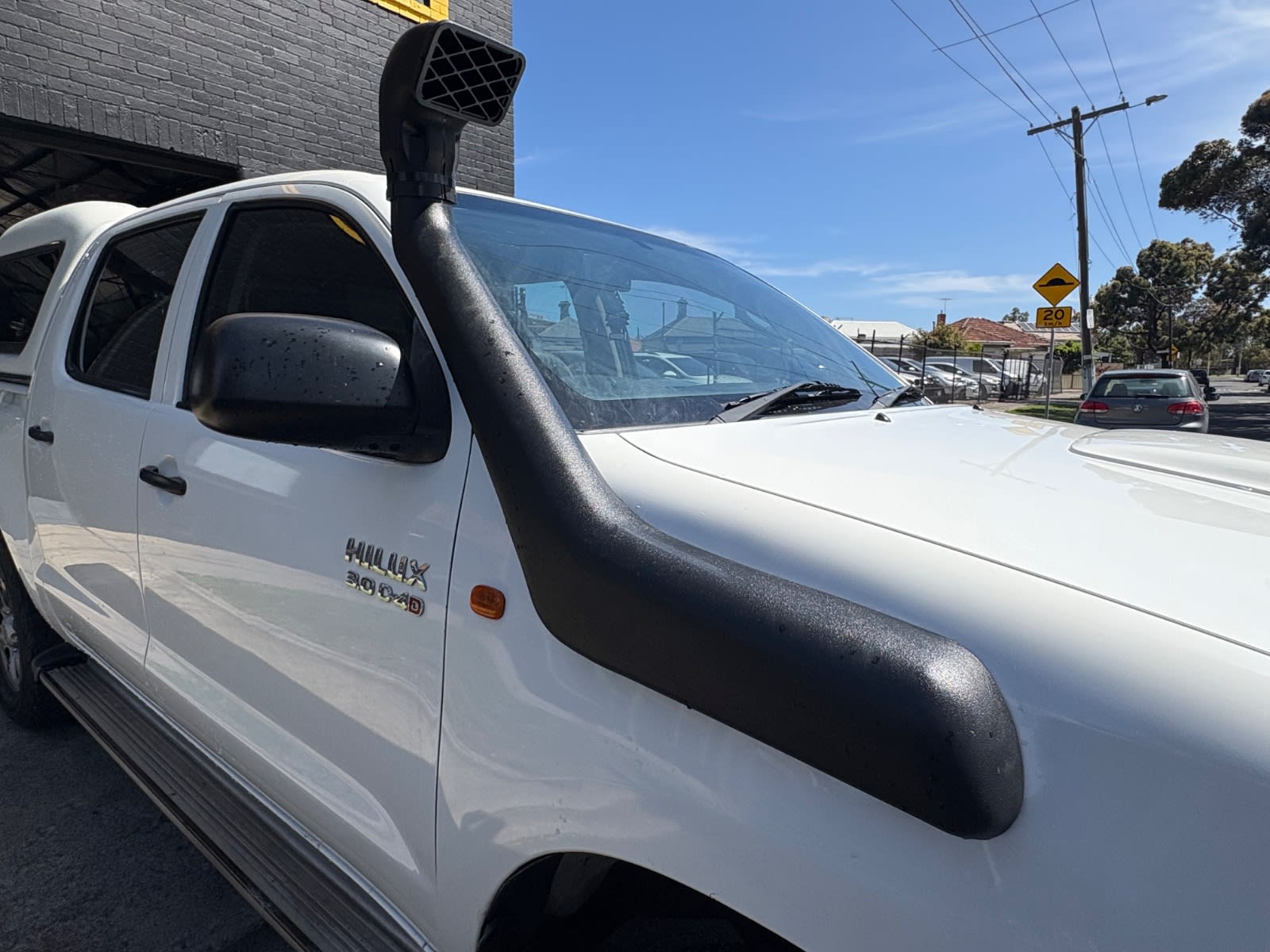 2013 TOYOTA HILUX SR (4×4)