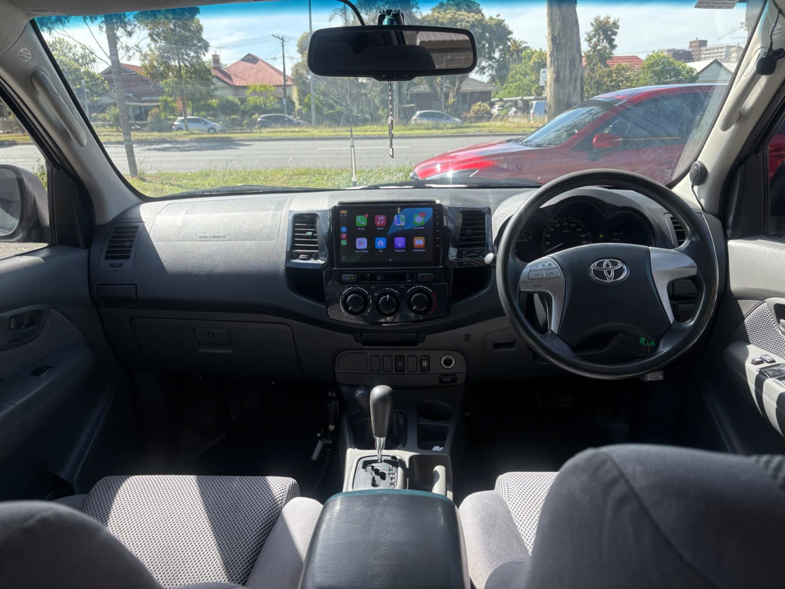 2013 TOYOTA HILUX SR (4×4)