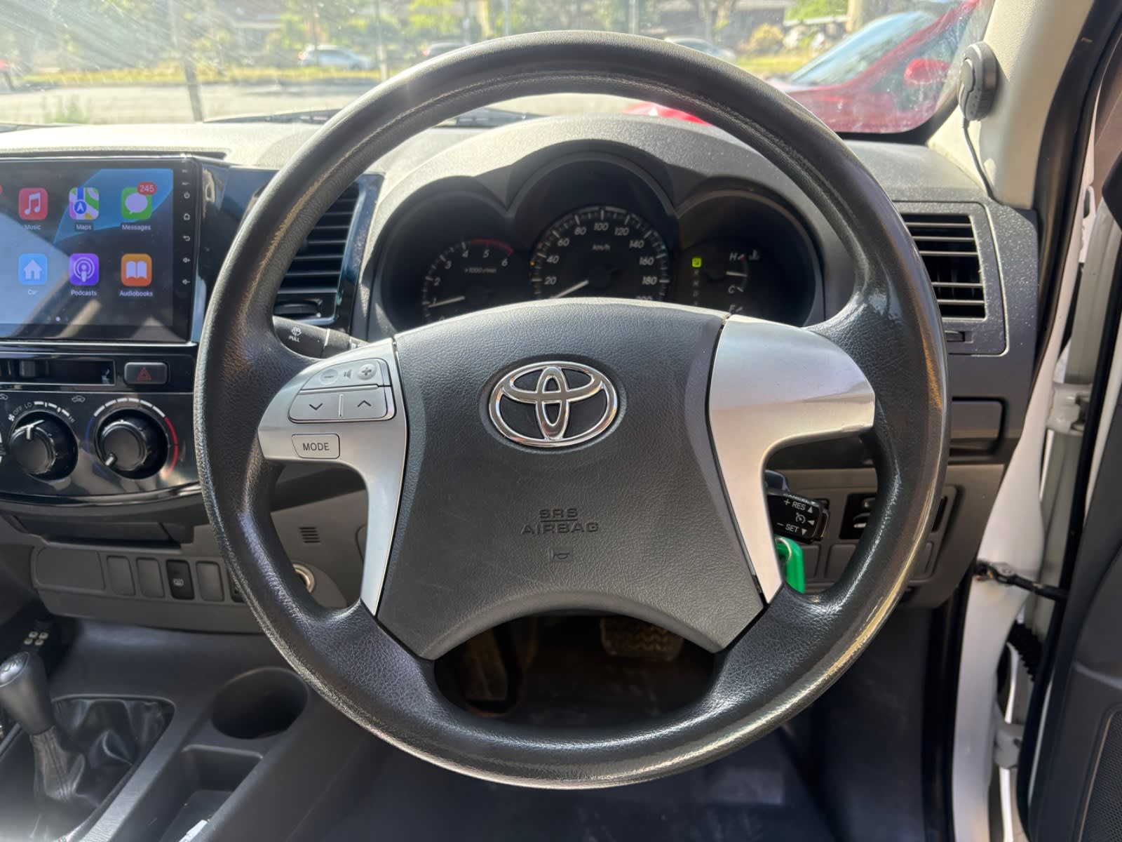 2013 TOYOTA HILUX SR (4×4)