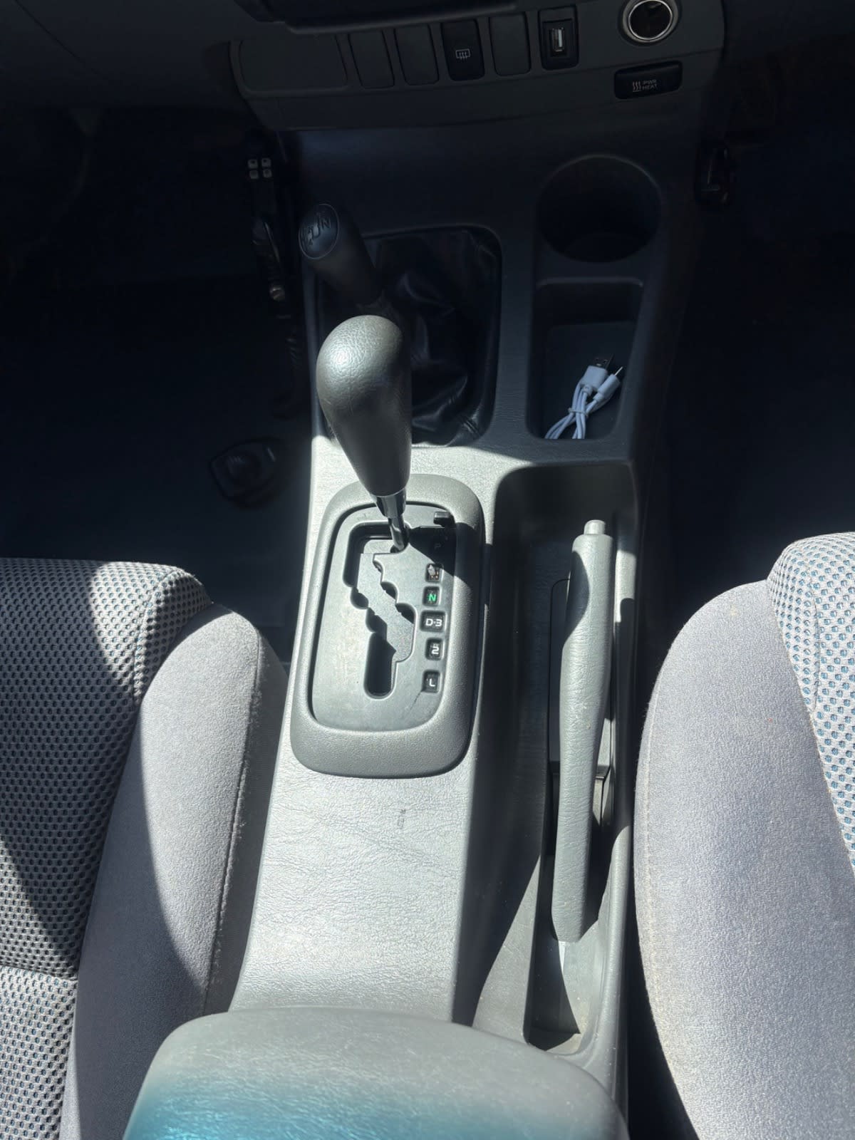 2013 TOYOTA HILUX SR (4×4)