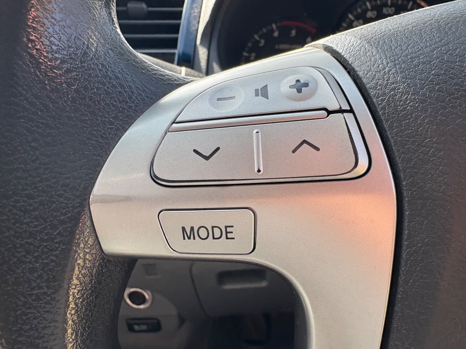 2013 TOYOTA HILUX SR (4×4)