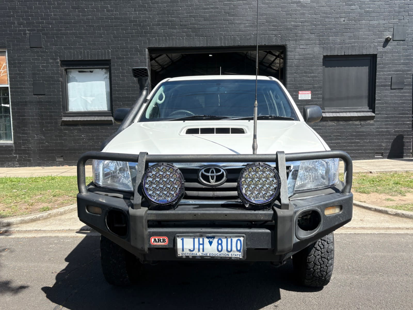 2013 TOYOTA HILUX SR (4×4)