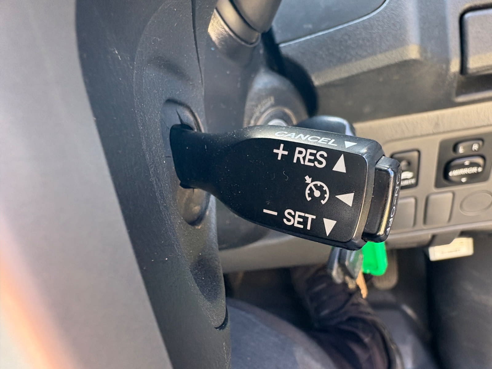 2013 TOYOTA HILUX SR (4×4)