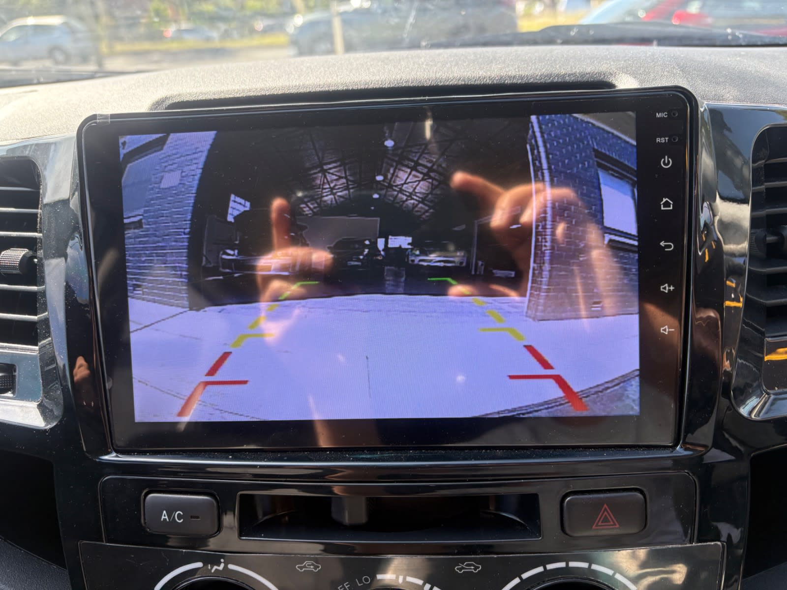 2013 TOYOTA HILUX SR (4×4)