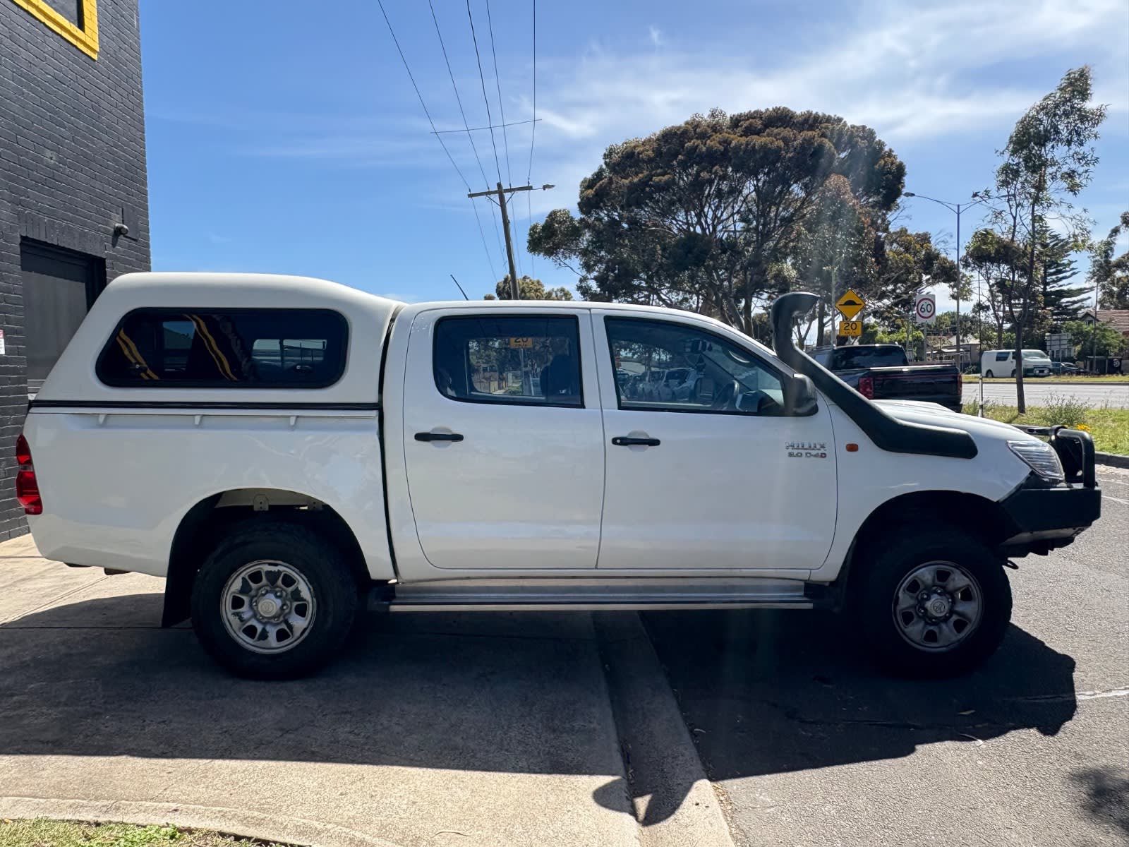 2013 TOYOTA HILUX SR (4×4)