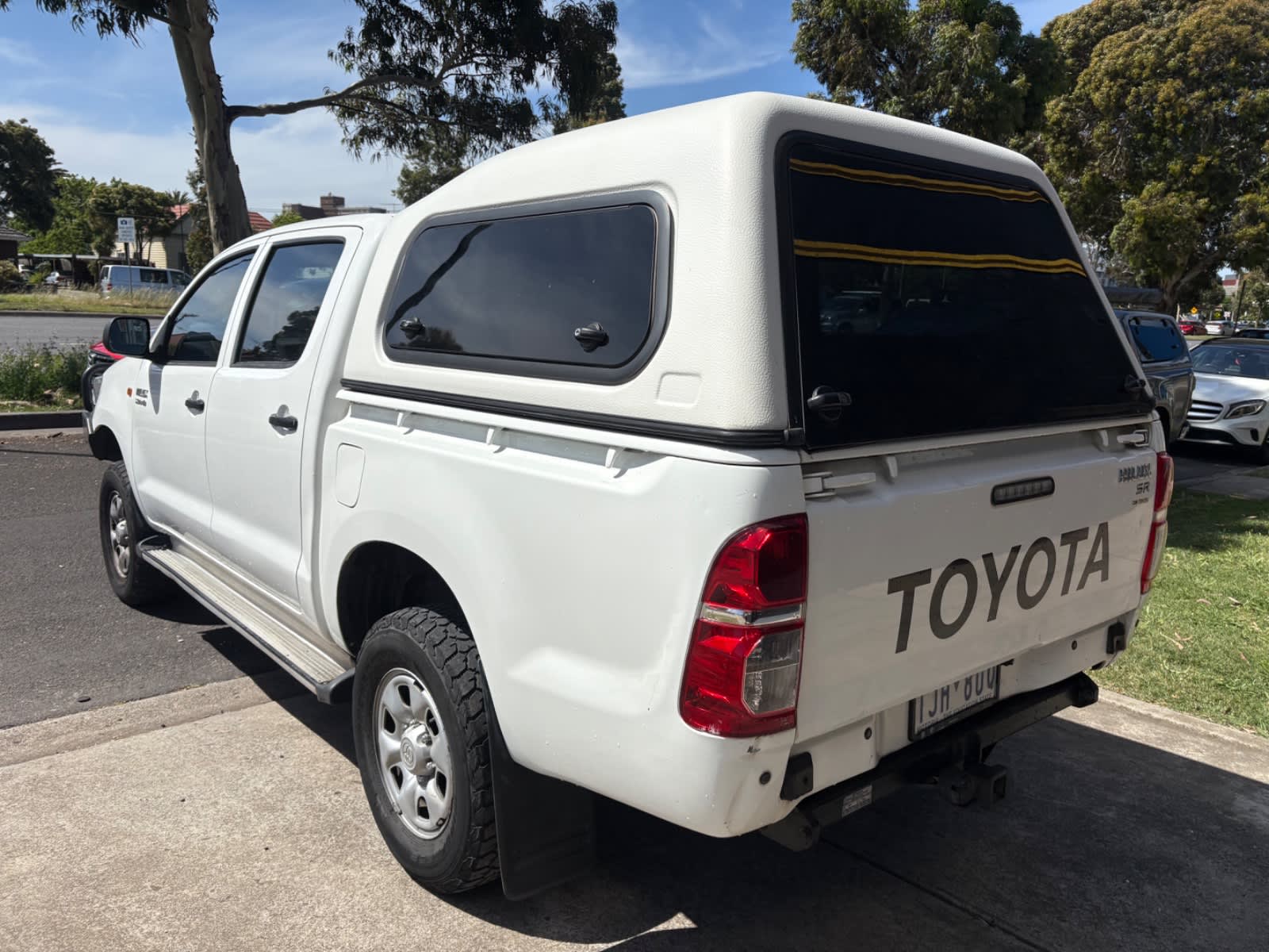 2013 TOYOTA HILUX SR (4×4)