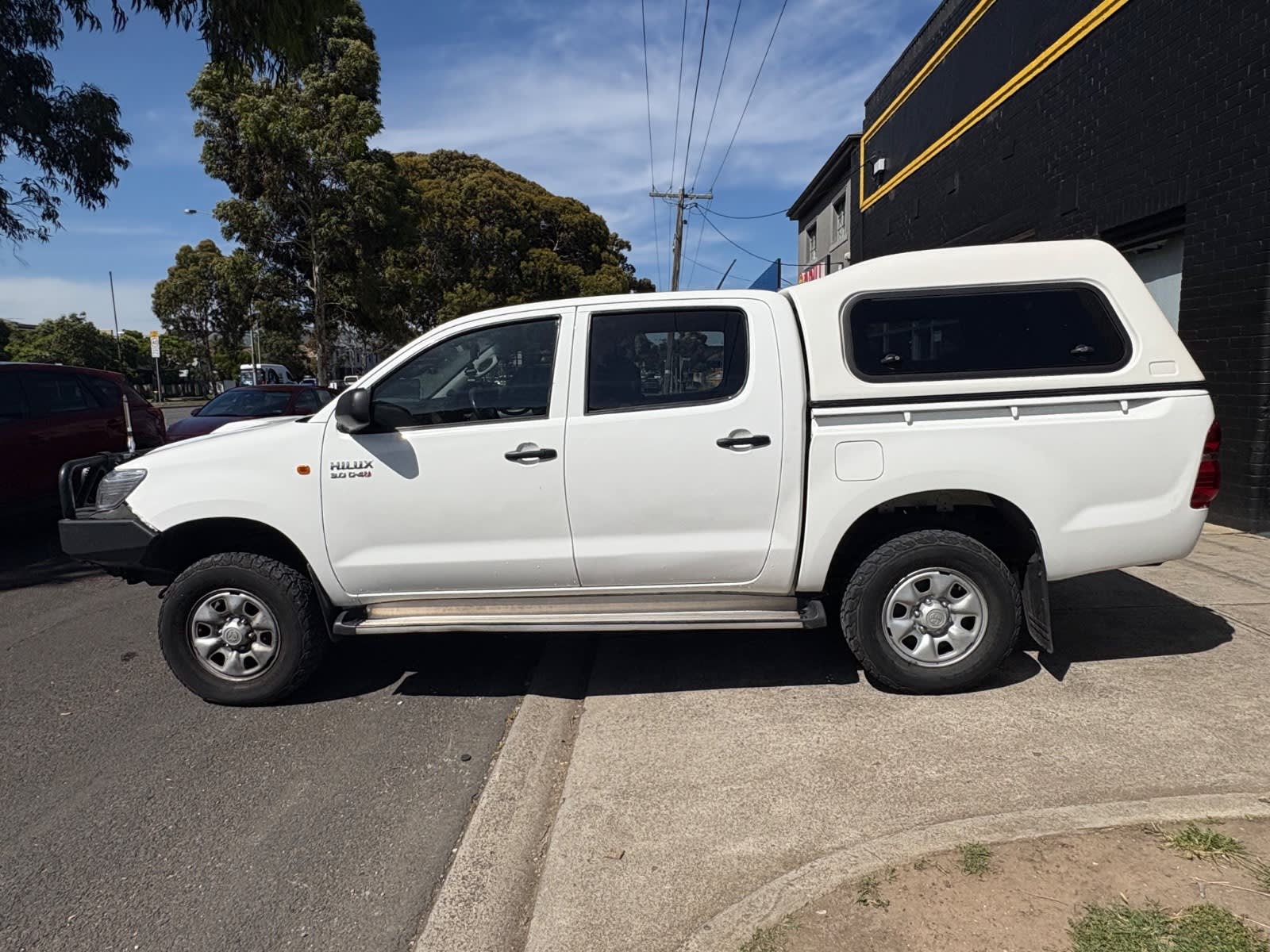 2013 TOYOTA HILUX SR (4×4)