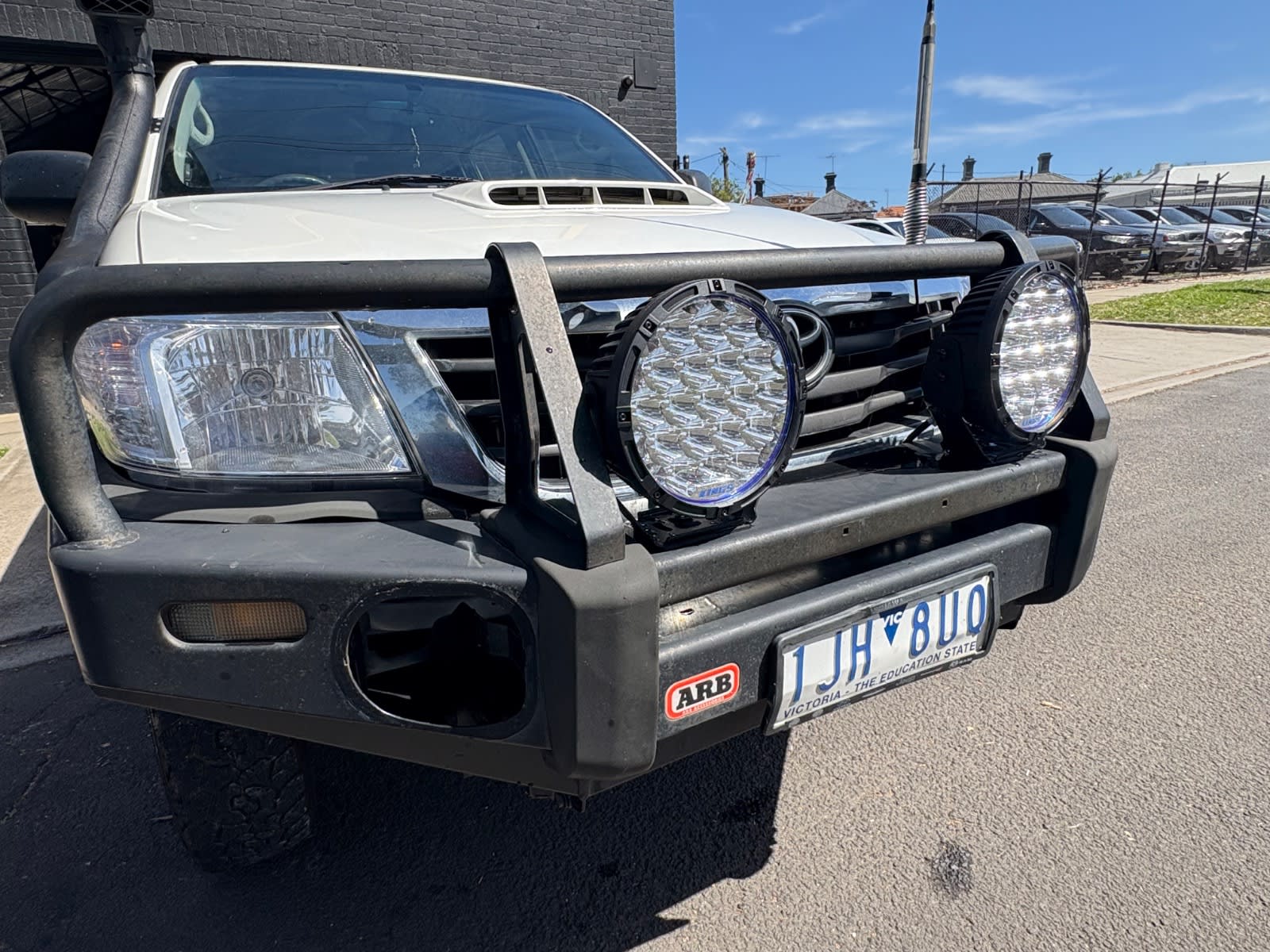 2013 TOYOTA HILUX SR (4×4)
