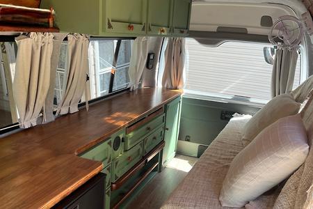 2009 Toyota Hiace Campervan w Solar Inverter