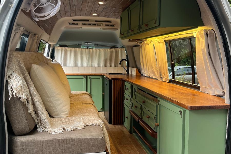 2009 Toyota Hiace Campervan w Solar Inverter