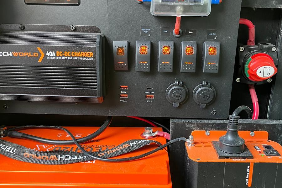 2009 Toyota Hiace Campervan w Solar Inverter