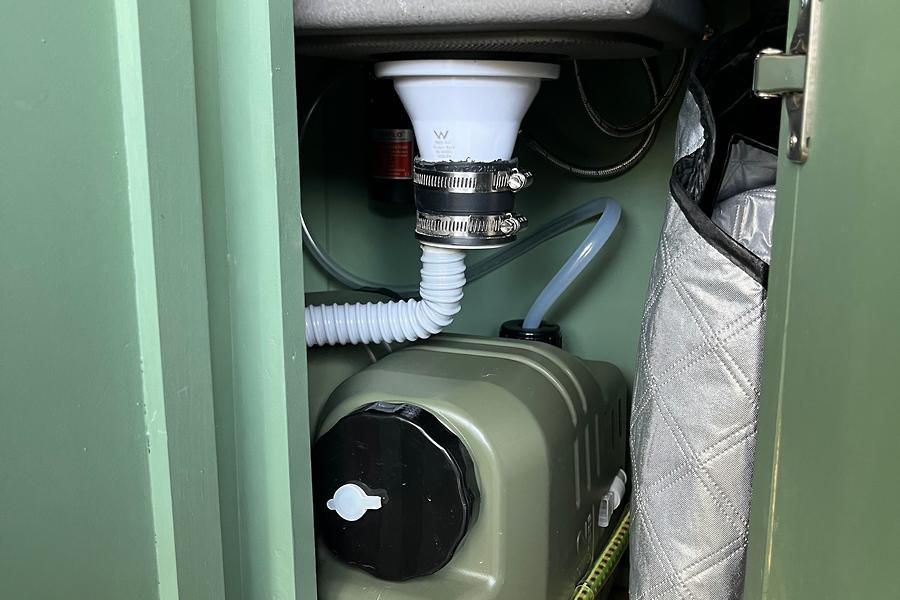 2009 Toyota Hiace Campervan w Solar Inverter